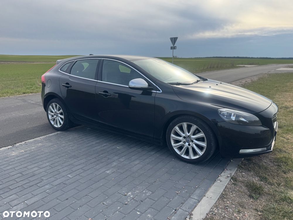 Volvo V40 D3 R-Design - 3