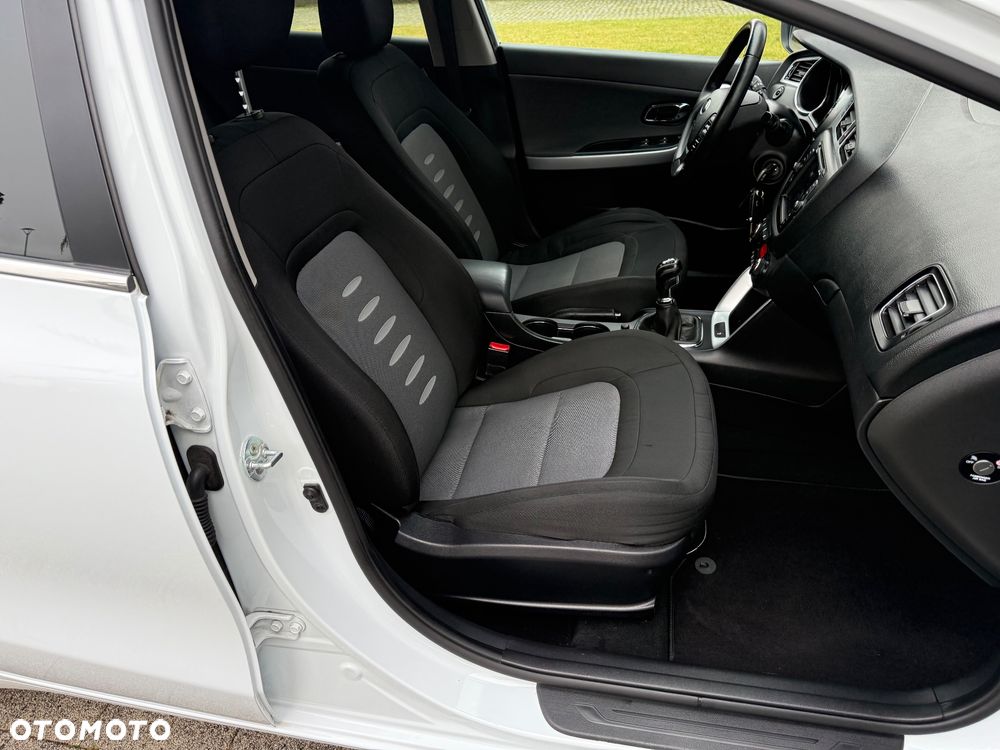 Kia Ceed 1.6 GDI Fifa World Cup Edition - 13