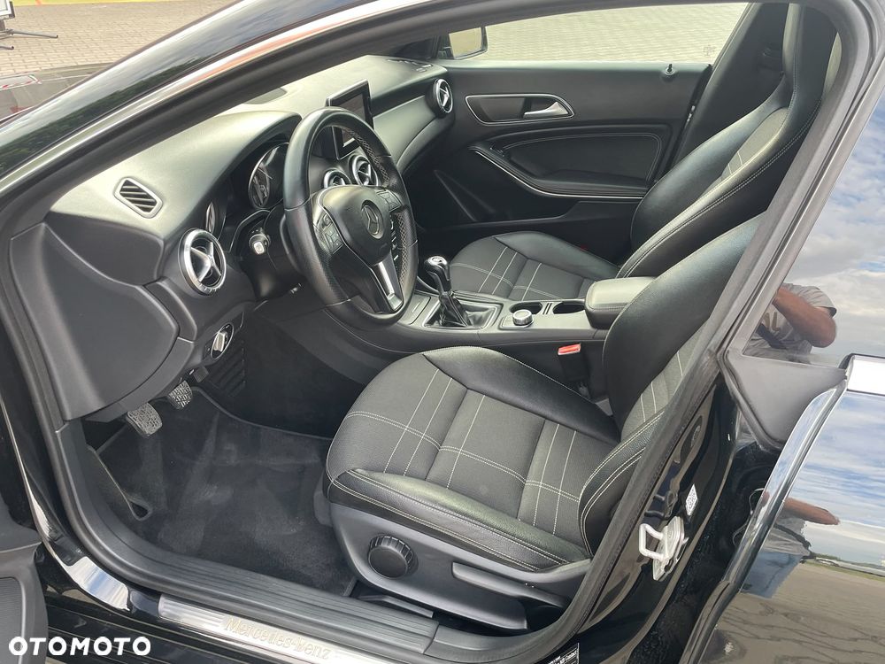 Mercedes-Benz CLA 180 AMG Line - 14