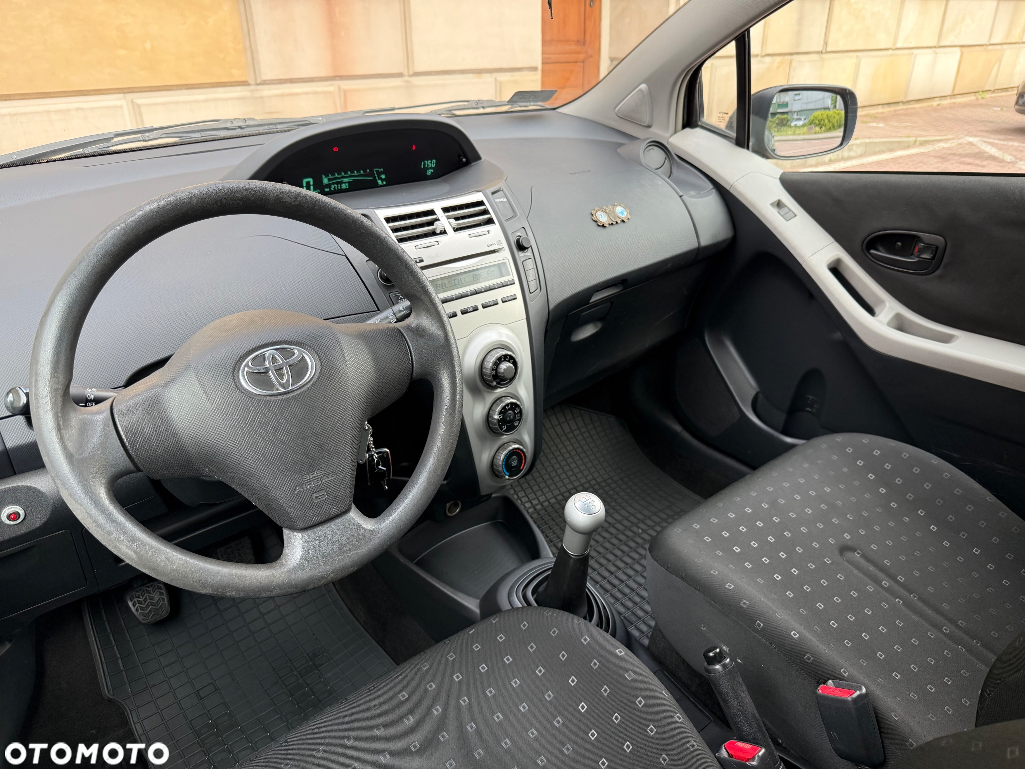Toyota Yaris 1.3 Luna A/C - 23