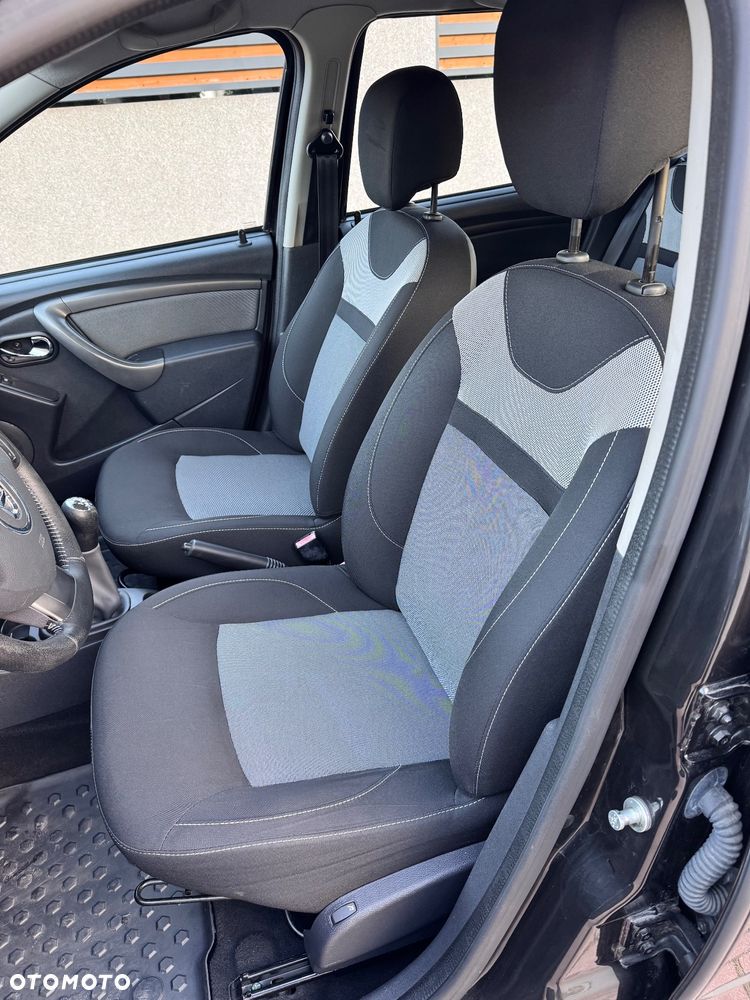 Dacia Duster 1.6 SCe Laureate S&S - 17