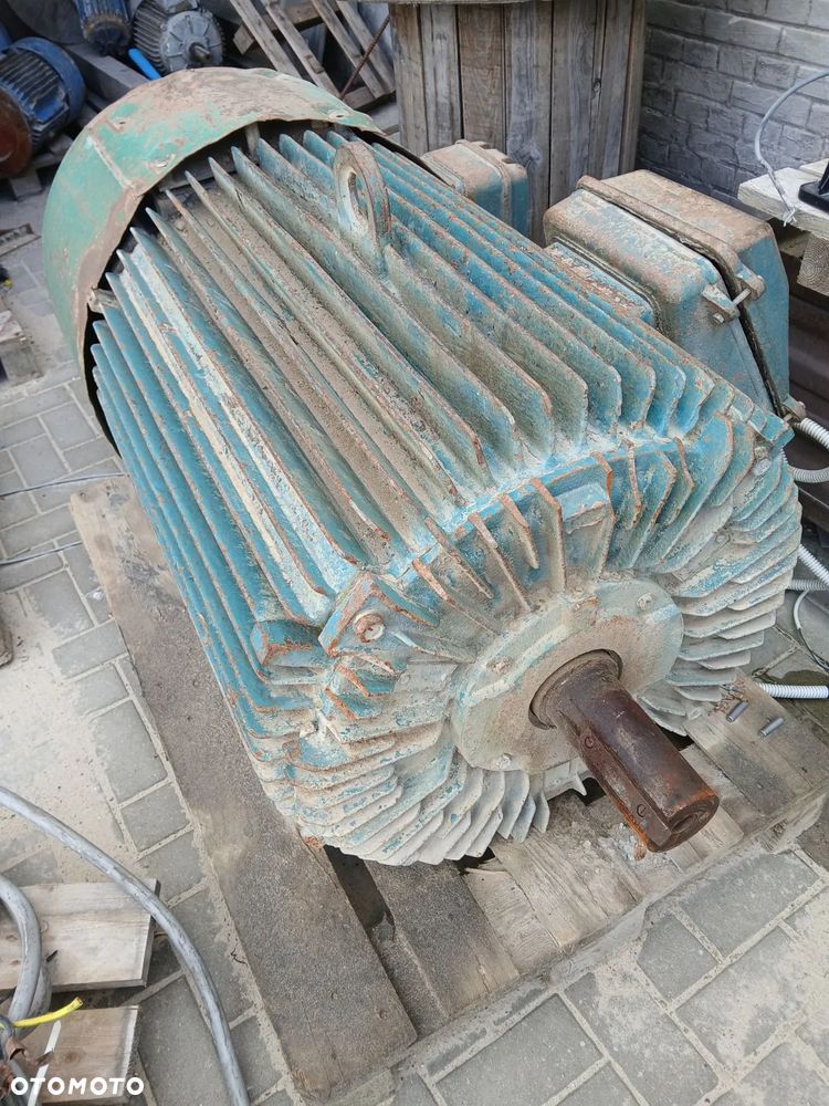 Silnik elektryczny 110 kW 980 obr/min