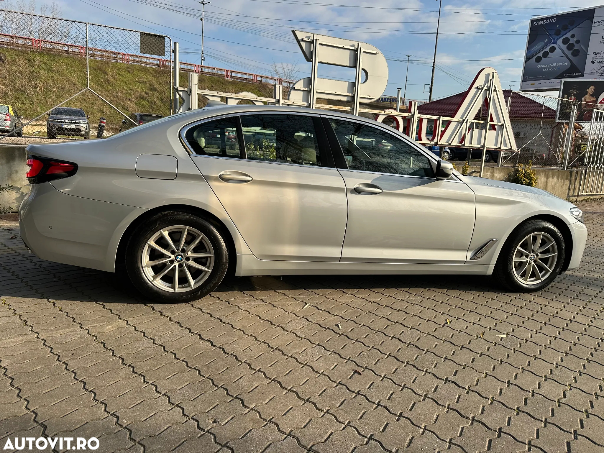 BMW Seria 5 530e Aut. Luxury Line - 15