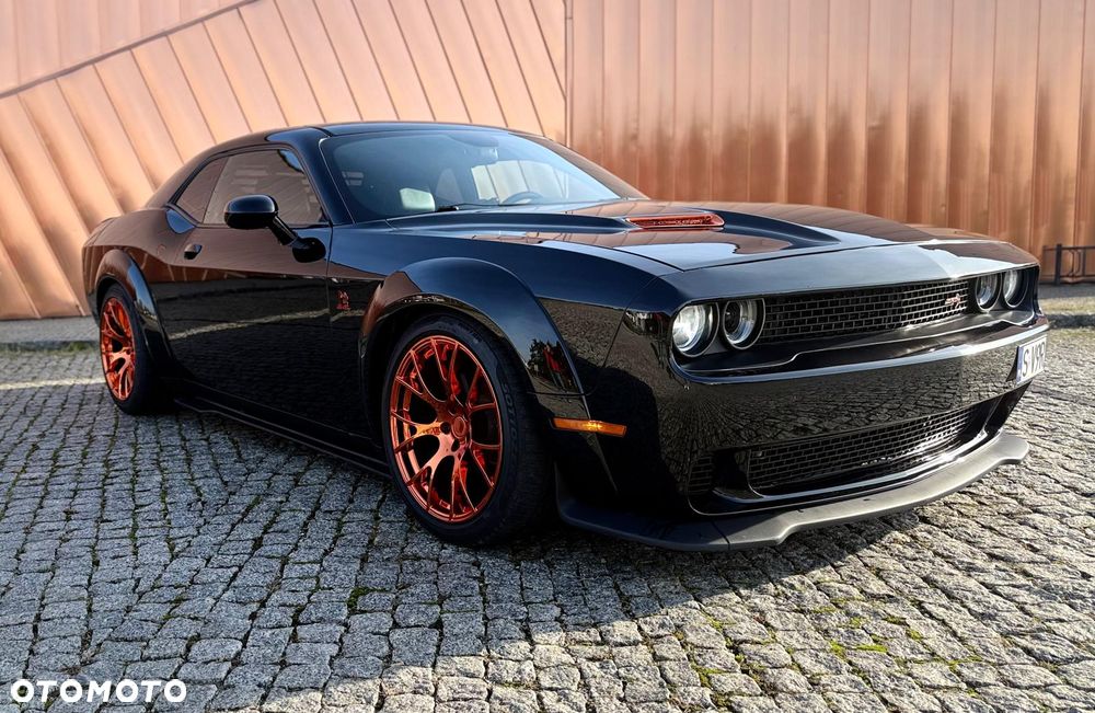 Dodge Challenger - 8