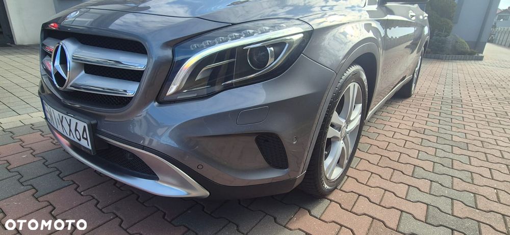 Mercedes-Benz GLA 200 7G-DCT - 17