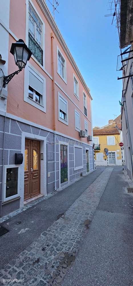 Prédio junto à Baía do Seixal, Vende-se!! Investimento! - Grande imagem: 2/35