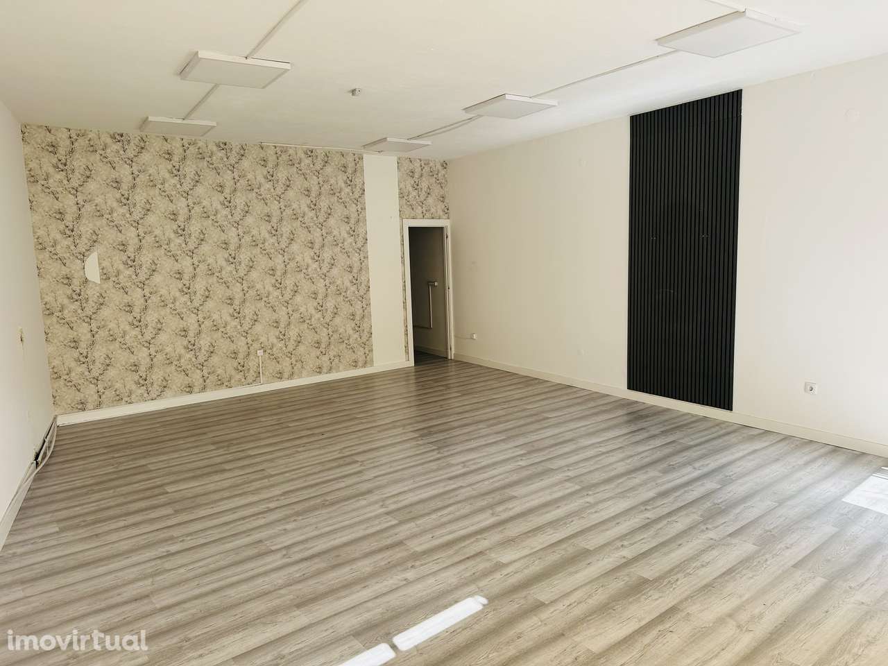 Amplo espaço comercial, em localização central de Valongo - Grande imagem: 3/12