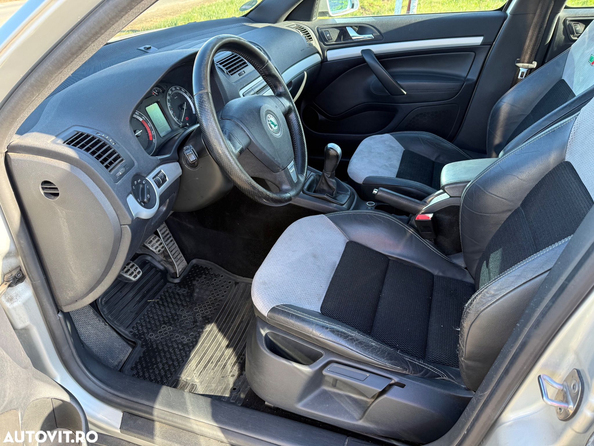 Skoda Octavia Combi 2.0 TDI DPF RS - 4