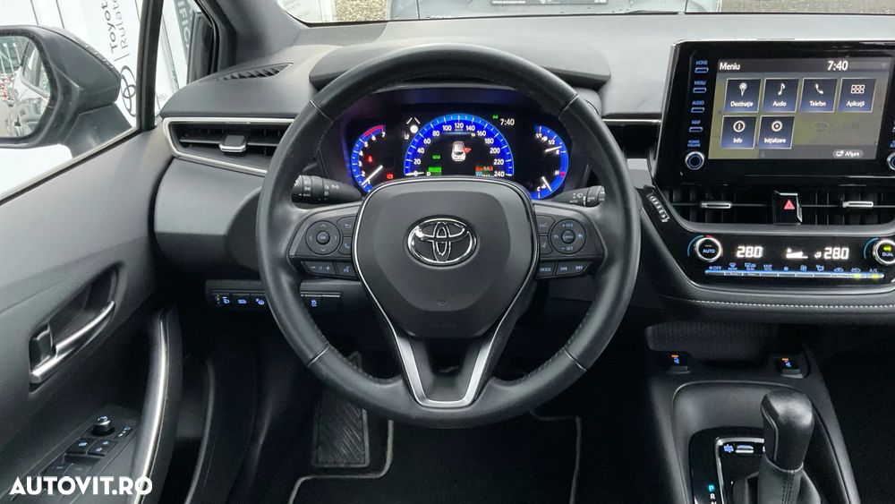 Toyota Corolla Sedan 1.8 HSD Dynamic - 18