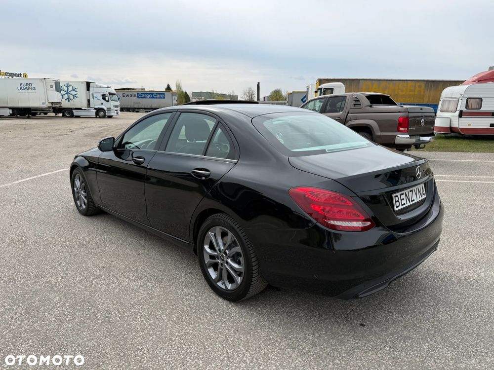 Mercedes-Benz Klasa C 180 7G-TRONIC Exclusive - 36