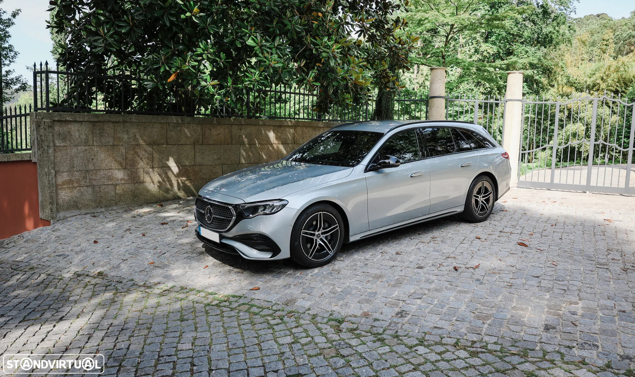 Mercedes-Benz E 300 e AMG Line - 17