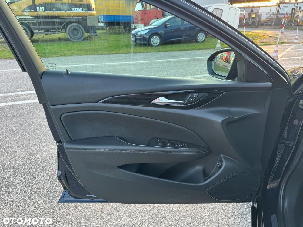 Opel Insignia Sports Tourer 2.0 Diesel Automatik Business Innovation - 29