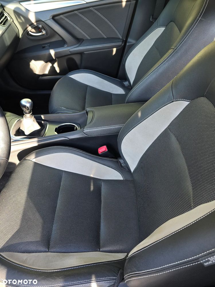Toyota Avensis 1.8 Premium - 12