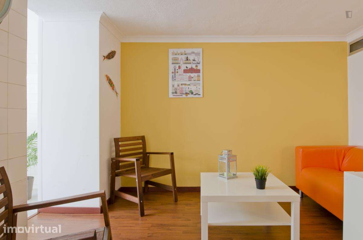 Quarto - localizado em Anjos Lisbon - Grande imagem: 3/26