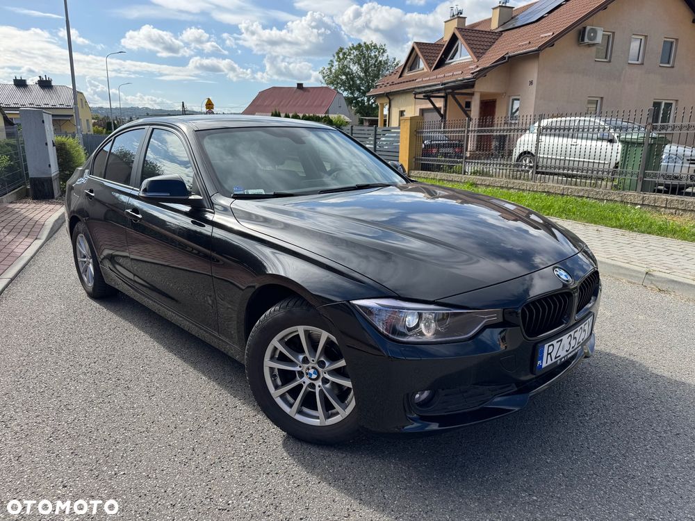 BMW Seria 3 318d Luxury Line EU6 - 32