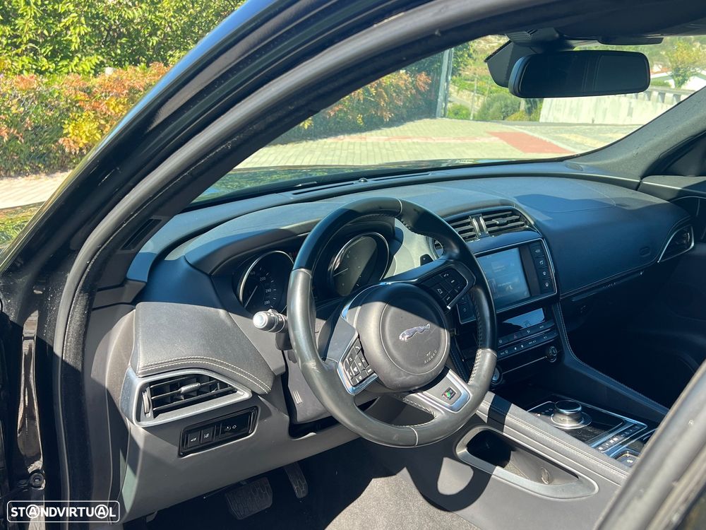 Jaguar F-Pace 2.0 i4D R-Sport AWD Aut. - 7