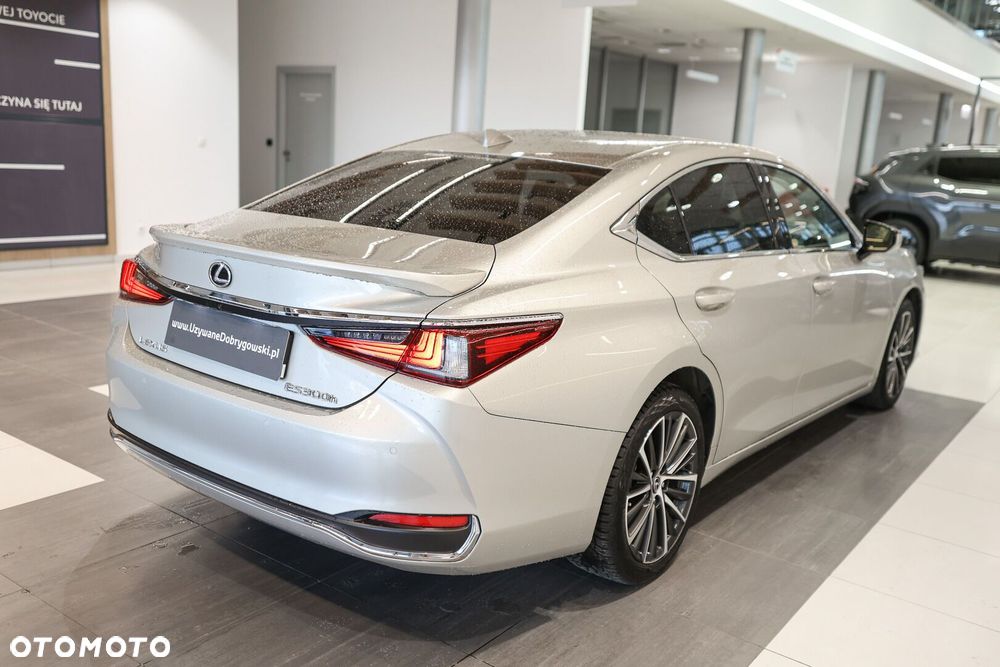 Lexus ES 300h Business Edition - 11