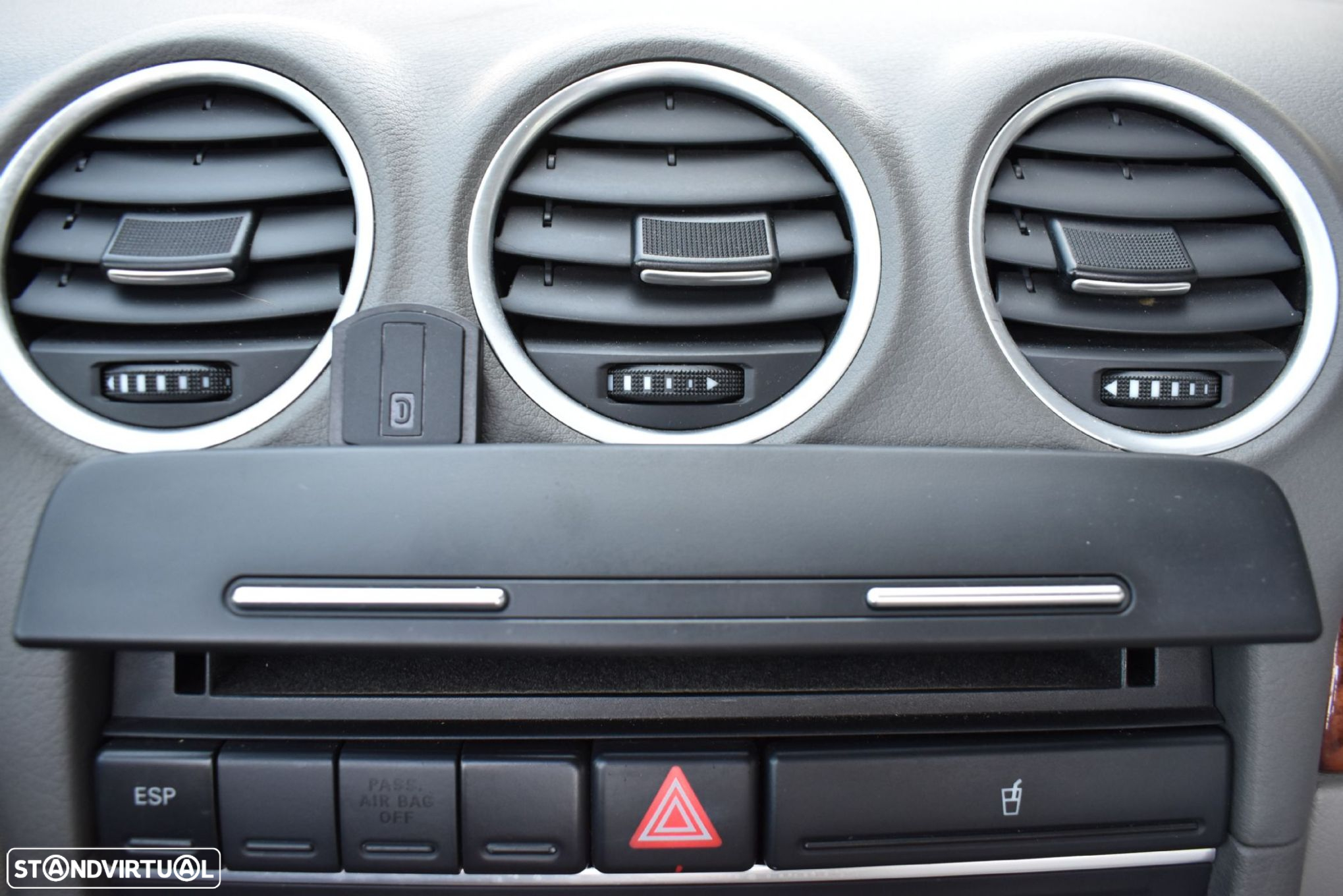 Audi A4 Cabrio 2.0 TDi Sport - 32