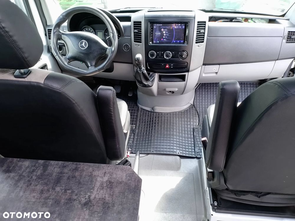 Mercedes-Benz Sprinter 319 - 13