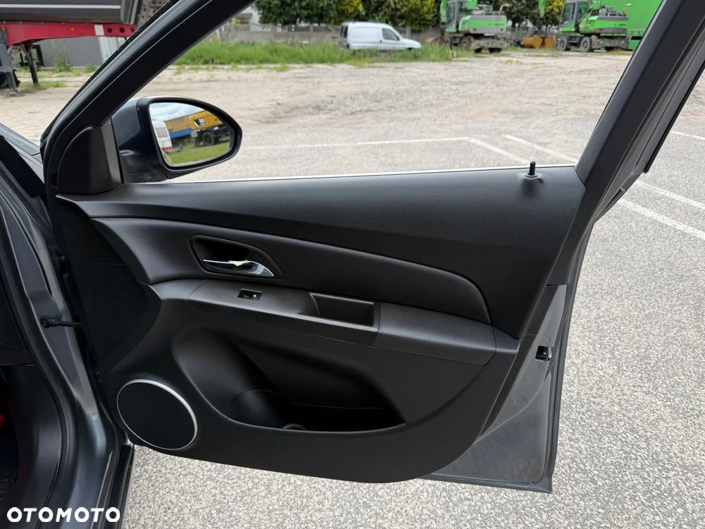 Chevrolet Cruze 1.4 T LTZ - 25