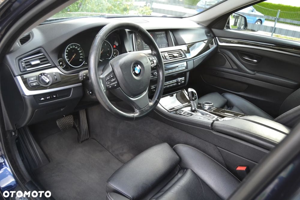 BMW Seria 5 530d xDrive - 12