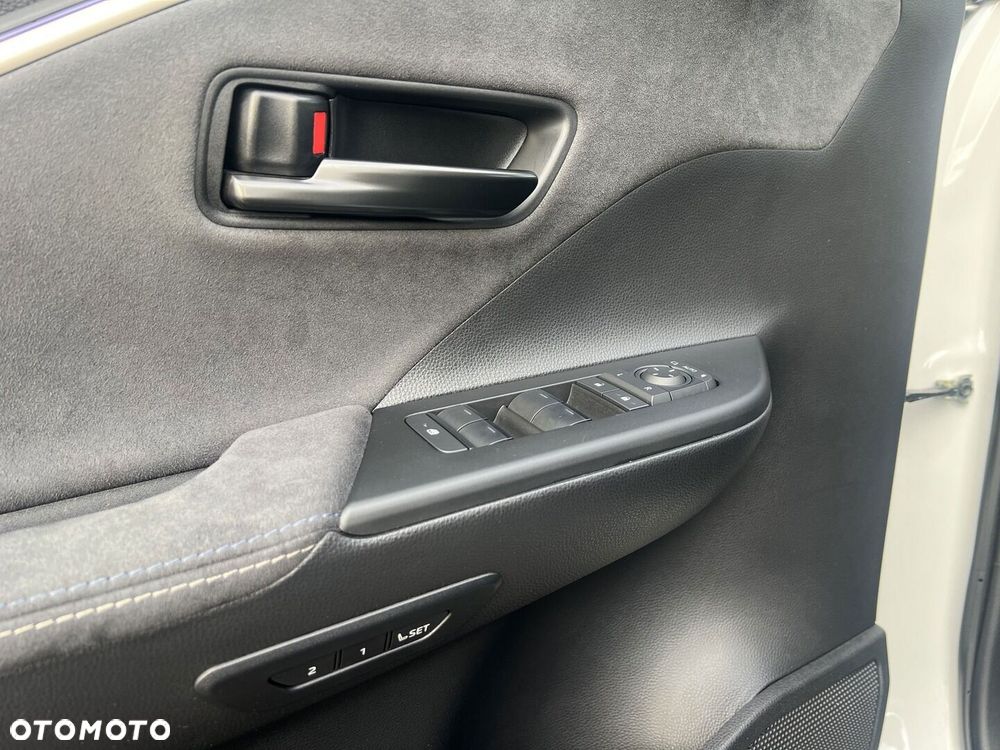 Toyota C-HR 2.0 PHEV Dynamic Force Executive - 21