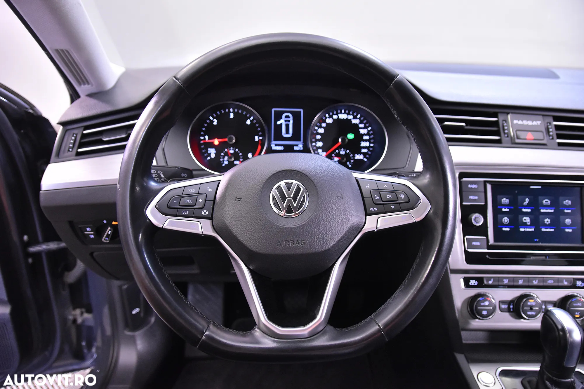 Volkswagen Passat - 16