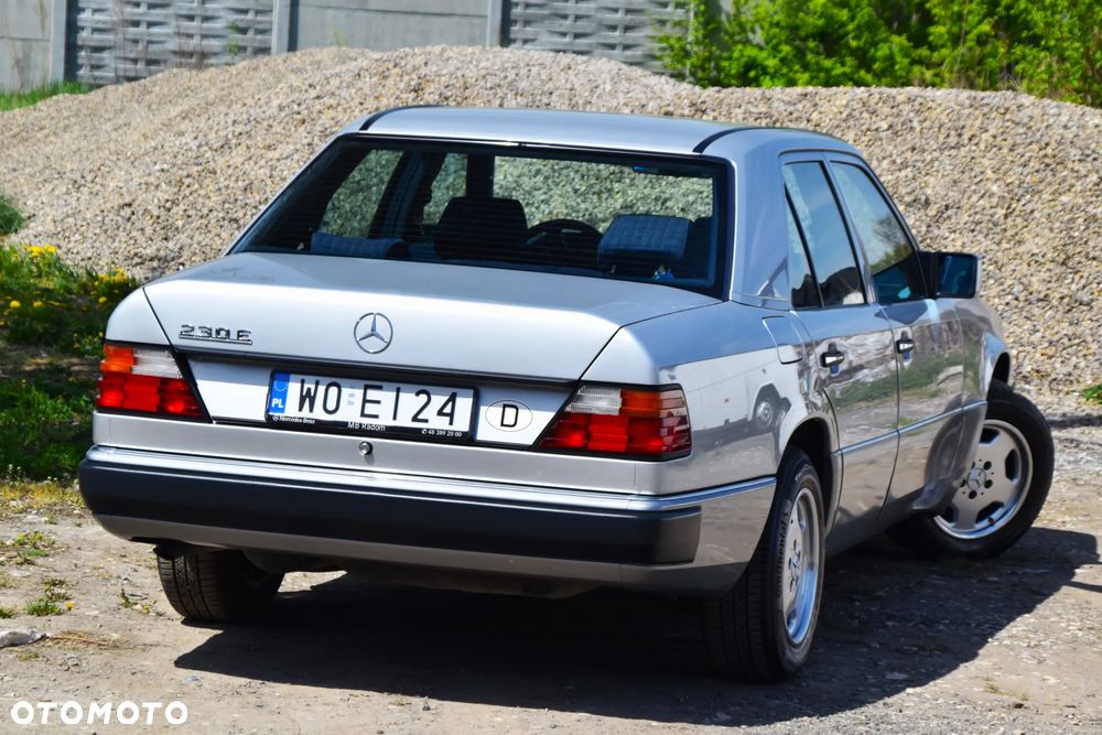 Mercedes-Benz Klasa E - 33