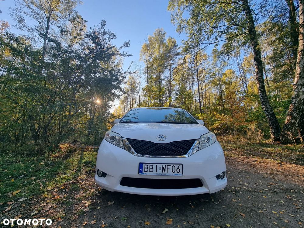 Toyota Sienna 3.5 V6 - 13