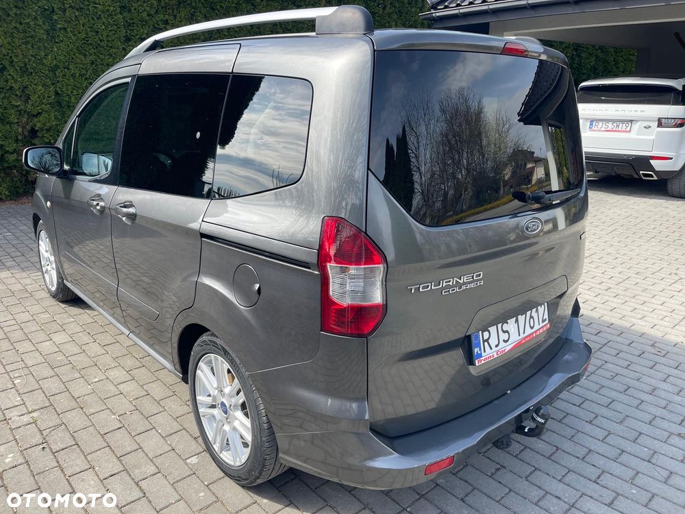 Ford E-Tourneo Courier - 4