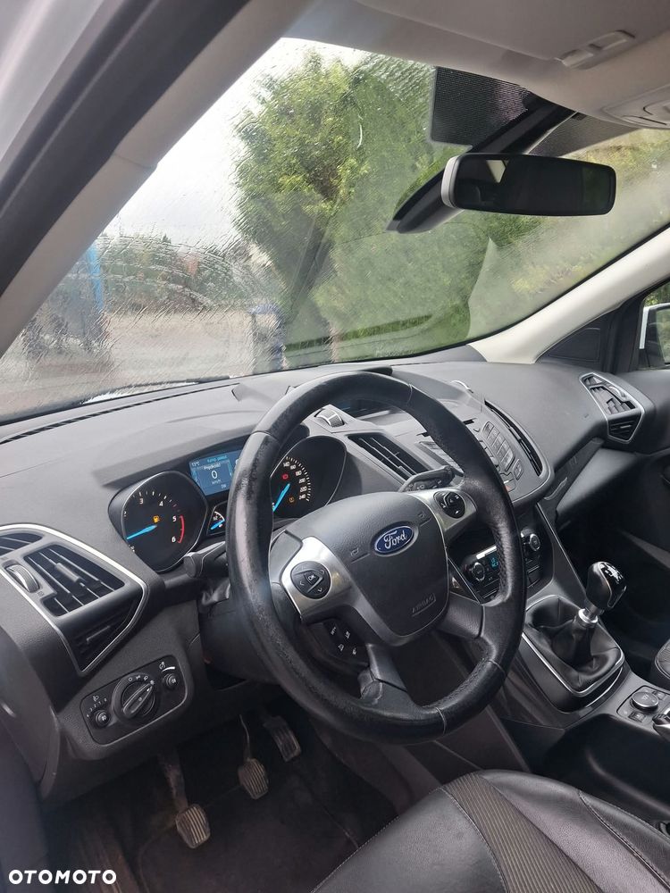 Ford Kuga 2.0 TDCi 2x4 Titanium - 18