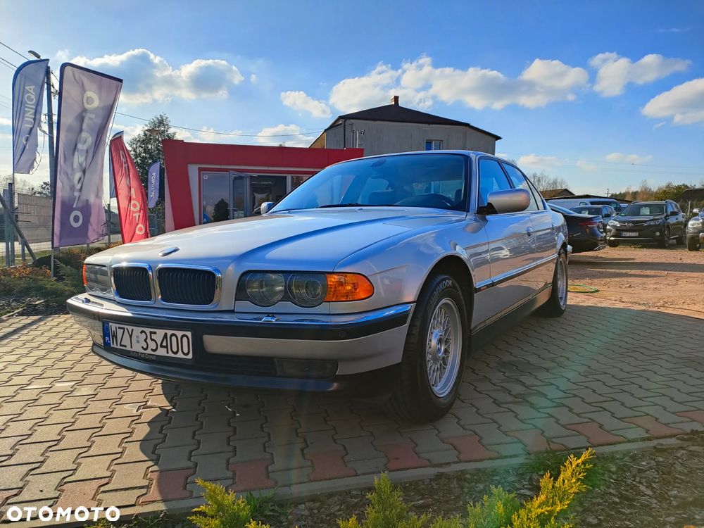BMW Seria 7 728i L - 8