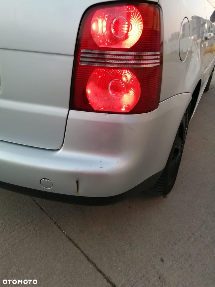 Volkswagen Touran 1.9 TDI Highline - 8