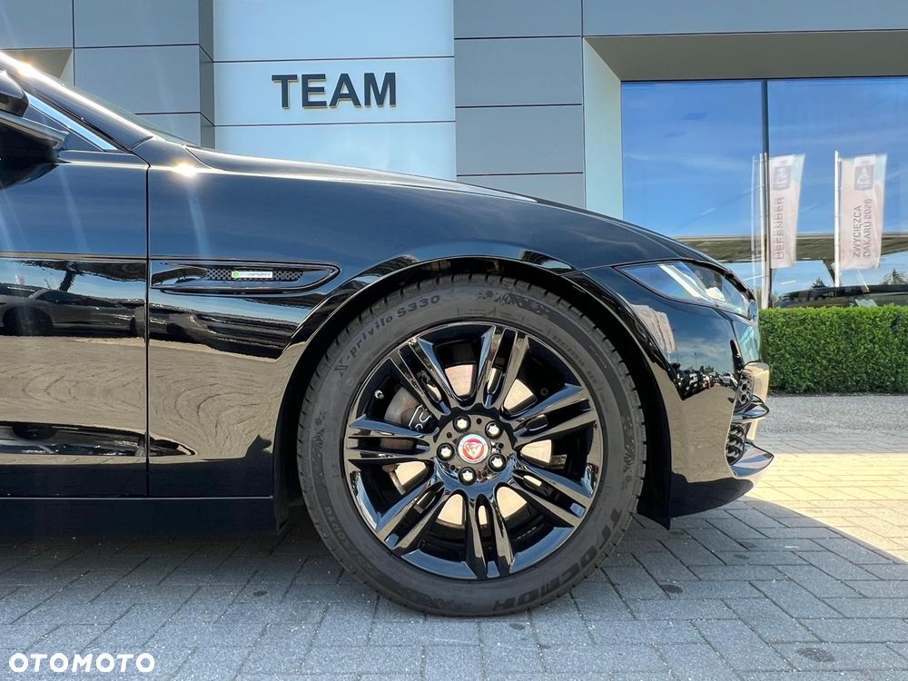 Jaguar XE - 3
