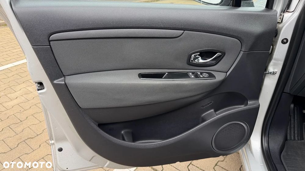 Renault Scenic 1.6 16V 110 TomTom Edition - 17