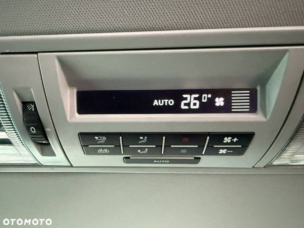 Volkswagen Multivan - 20