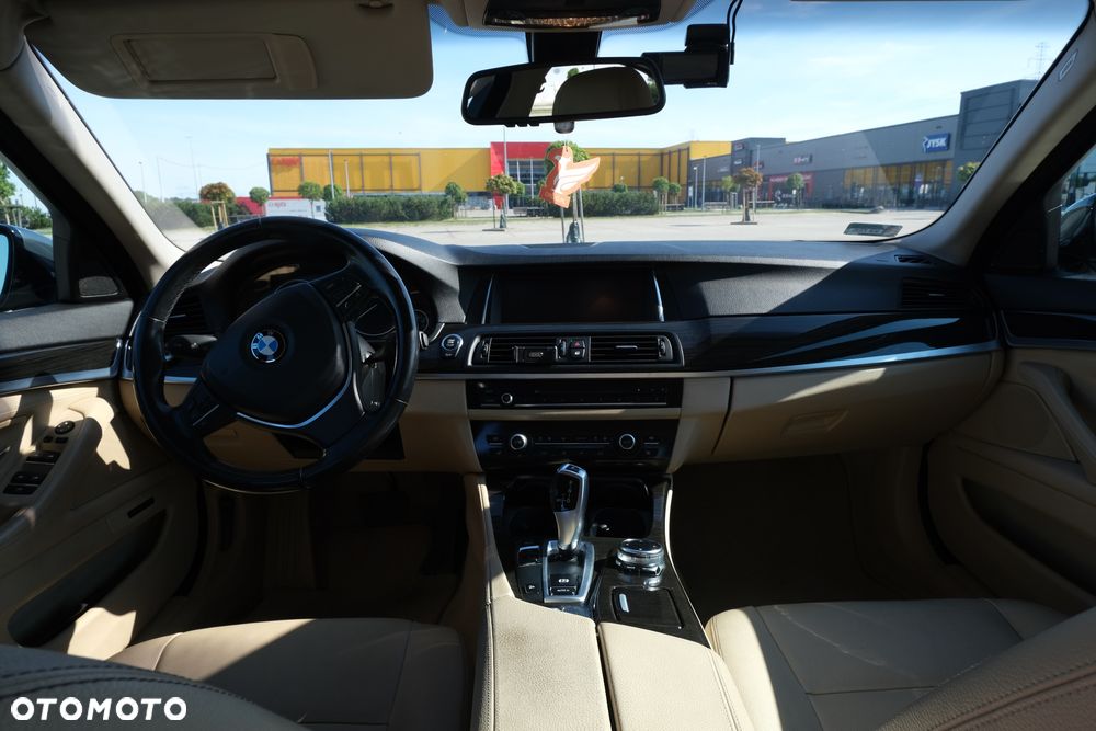 BMW Seria 5 535i xDrive Sport-Aut Luxury Line - 12