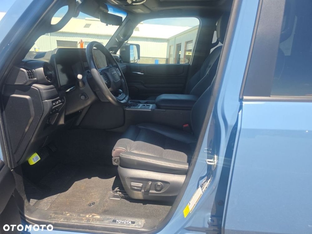 Toyota Land Cruiser - 9