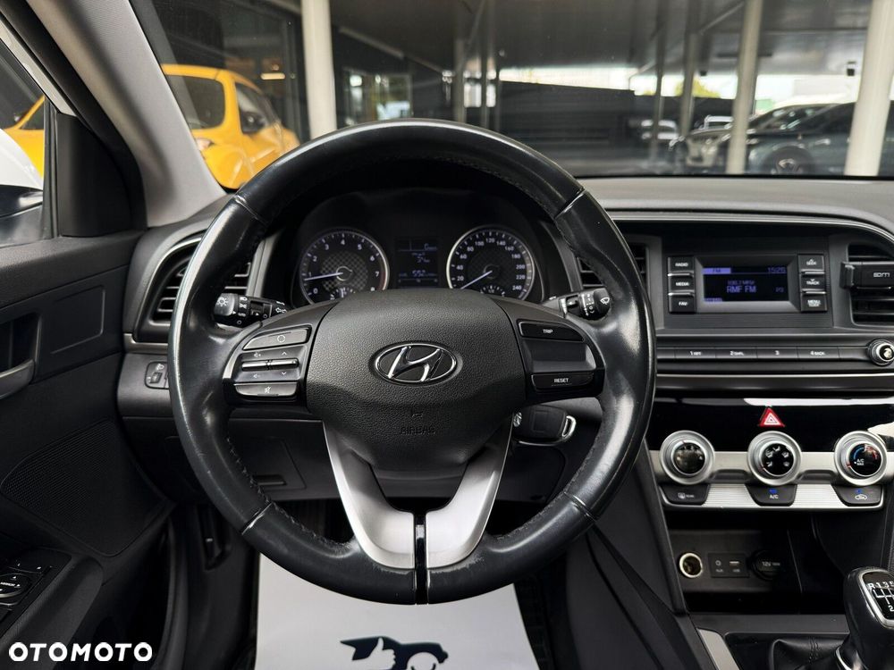 Hyundai Elantra 1.6 Classic Plus - 16