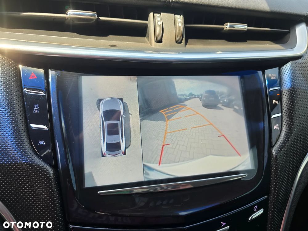 Cadillac XTS - 32