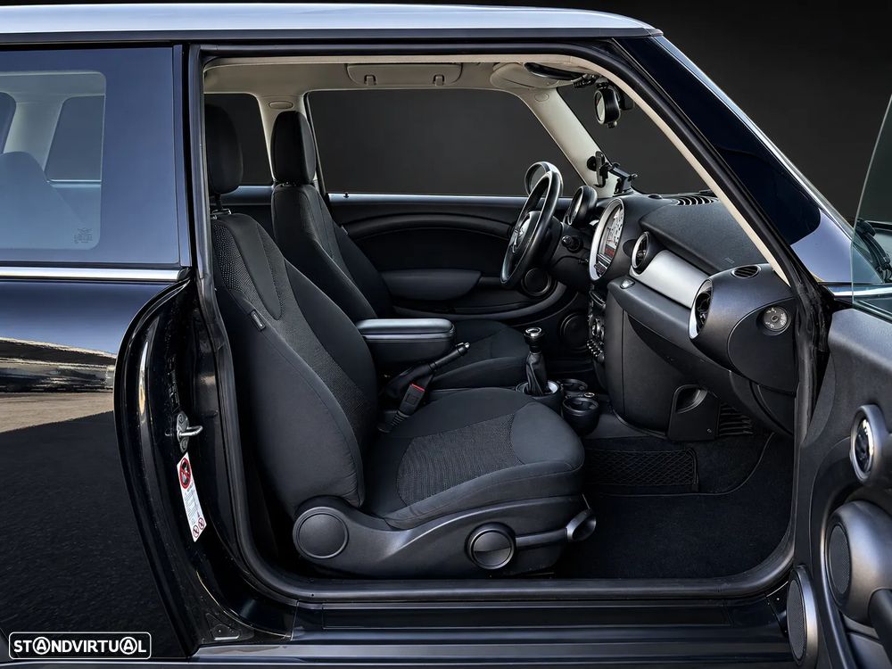 MINI 3 Portas Cooper D - 11