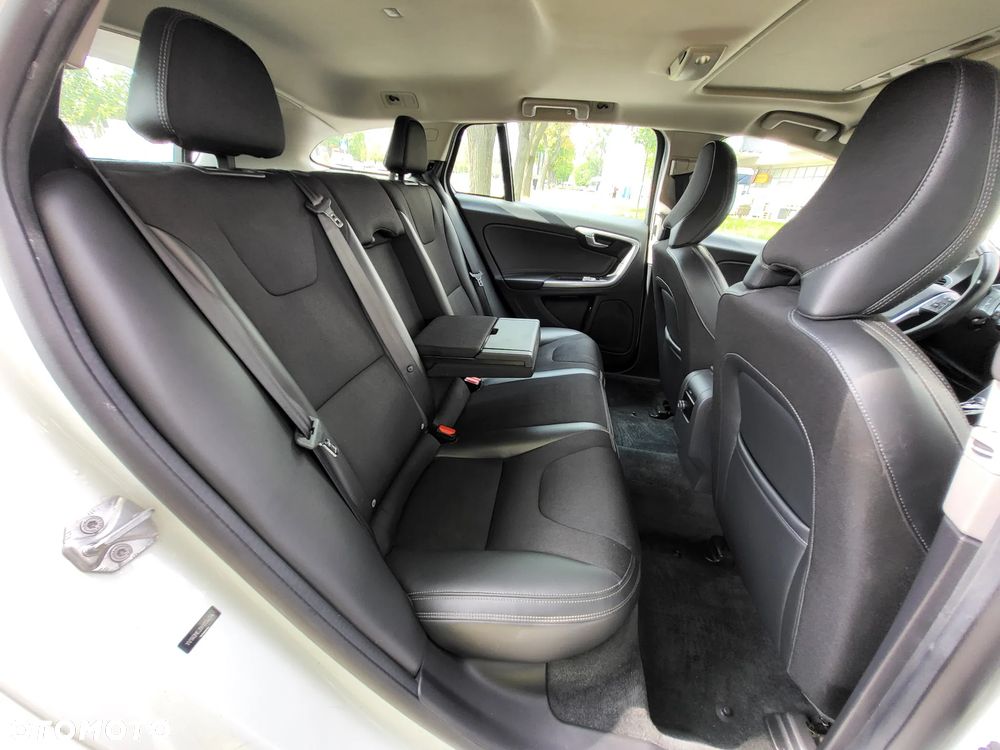 Volvo V60 T5 Geartronic Momentum - 30