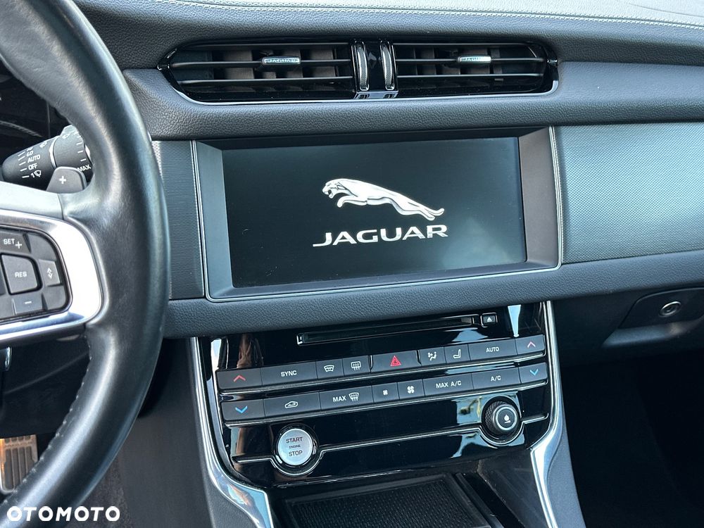 Jaguar XF S AWD - 34