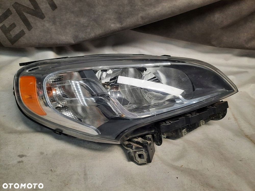 lampa przod przednia prawa dodge ram promaster city 2014- demontaz - 1