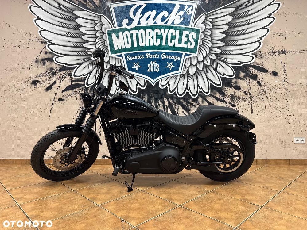 Harley-Davidson Softail Street Bob - 1