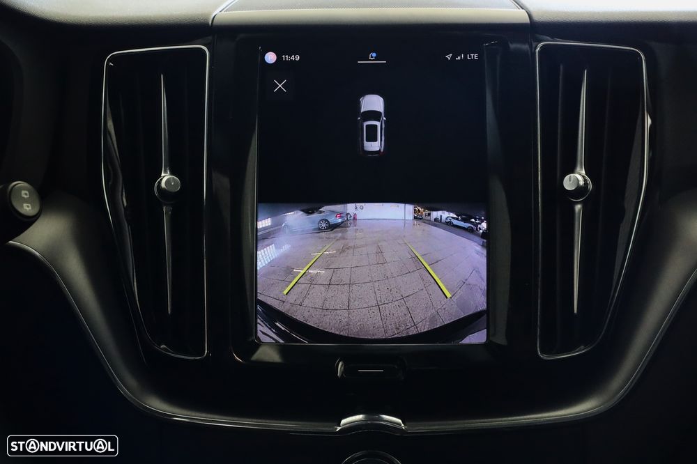 Volvo XC 60 2.0 T6 PHEV Essential AWD - 24