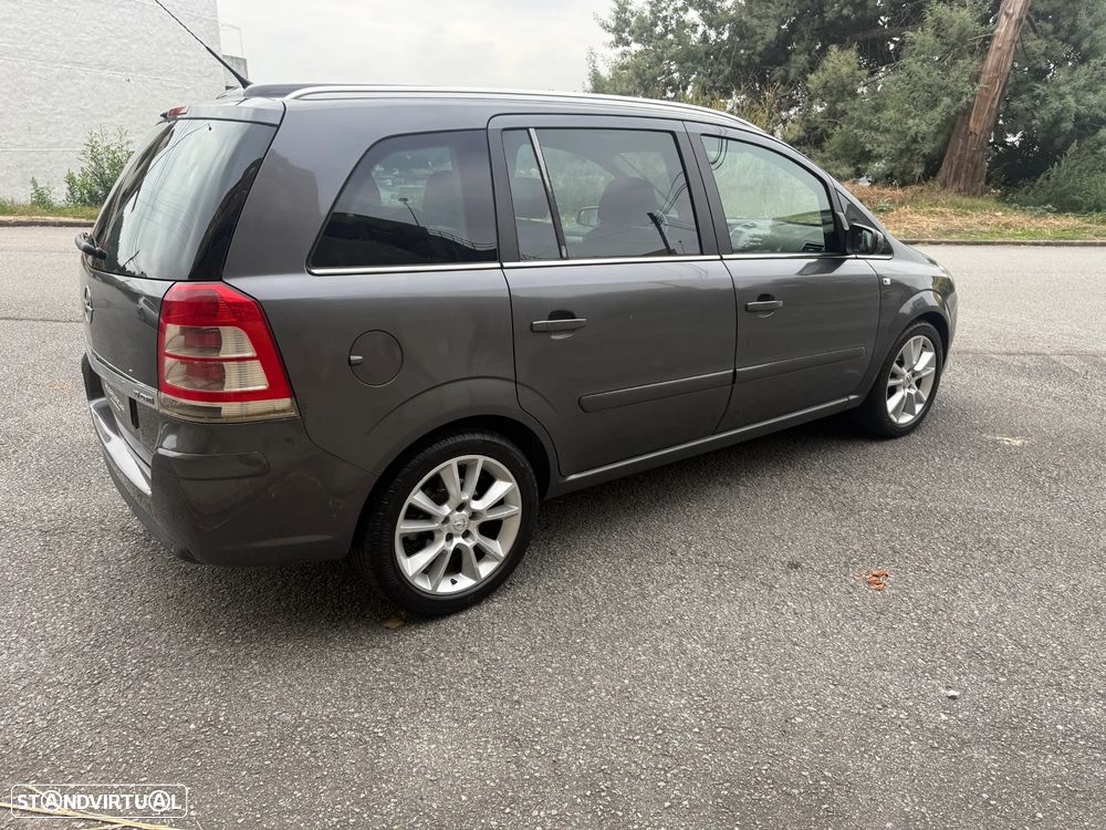Opel Zafira 1.7 CDTi Cosmo - 4