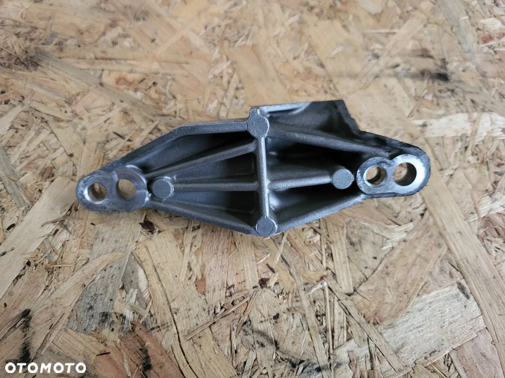 Łapa wspornik alternatora 1.2 VTI Peugeot Citroen - 2