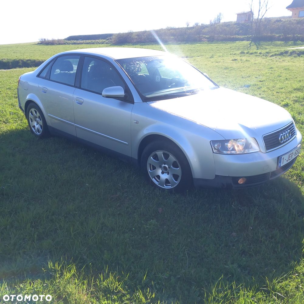 Audi A4 Limousine - 4