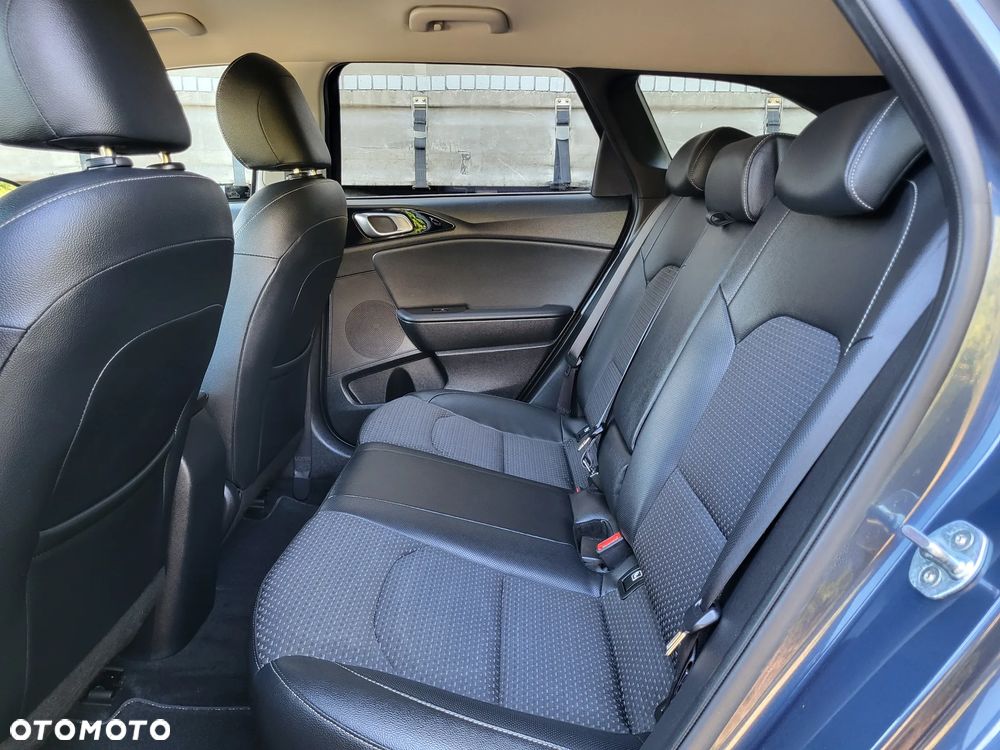 Kia Ceed - 25